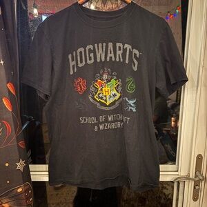 Warner Bros. Hogwarts Crest Black Womens T-Shirt